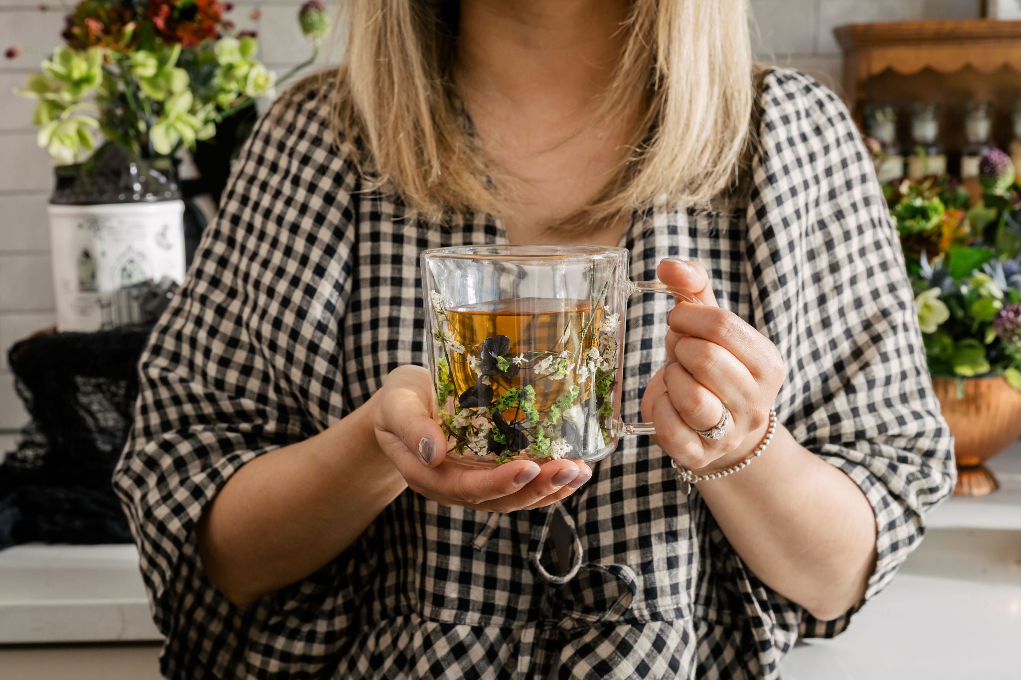 Double-Walled Glass Mug with Dried Botanicals