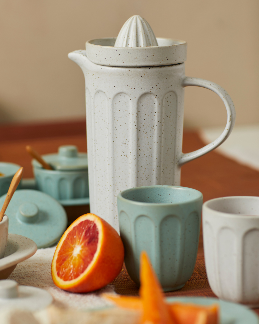 Aptos Juice Squeezer with Pitcher Cream