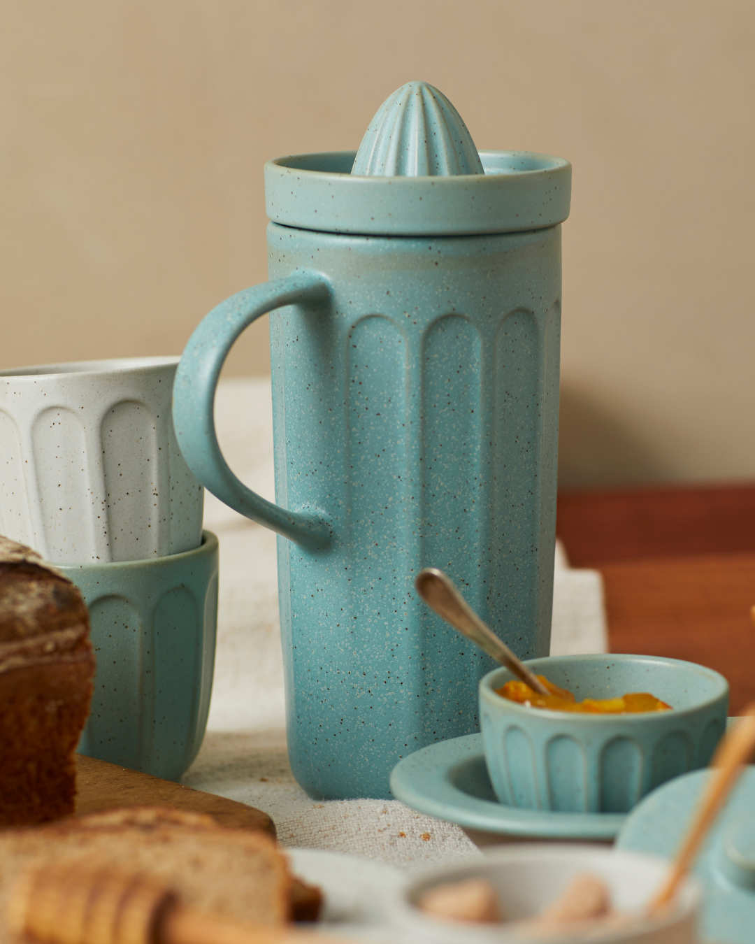 Aptos Juice Squeezer with Pitcher Turquoise