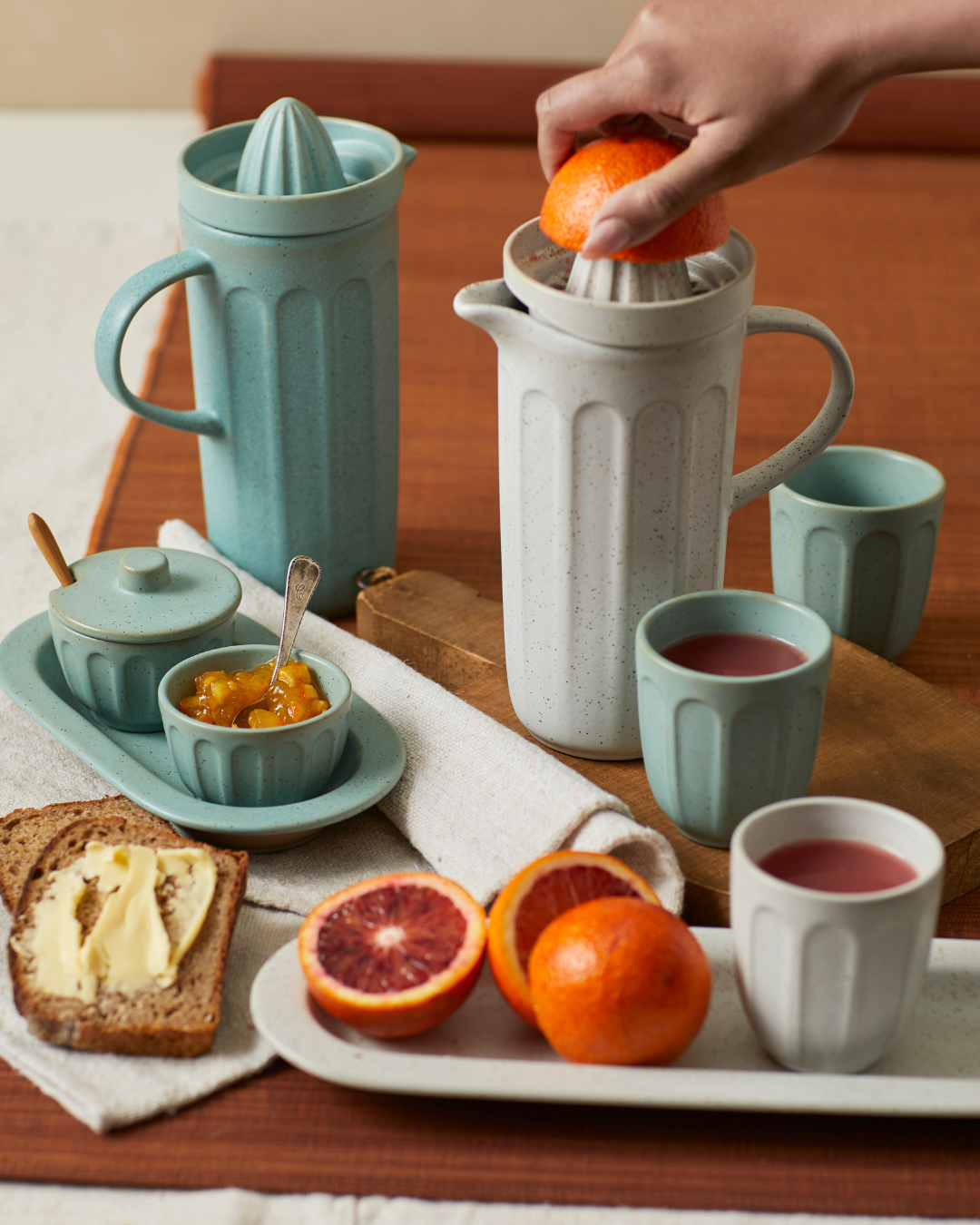 Aptos Juice Squeezer with Pitcher Turquoise