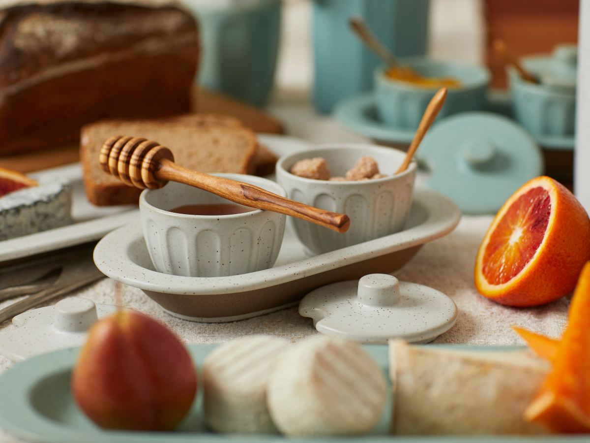 Aptos Lidded Condiment Jars with Tray Cream